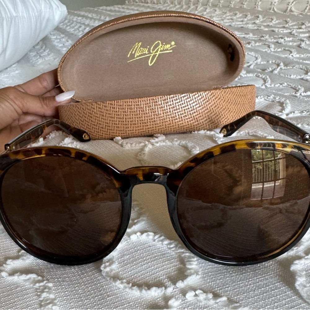 Rimmed Round Sunglasses Lens 53mm + Maui Jim Basket Weave Hard Case Sunglasses